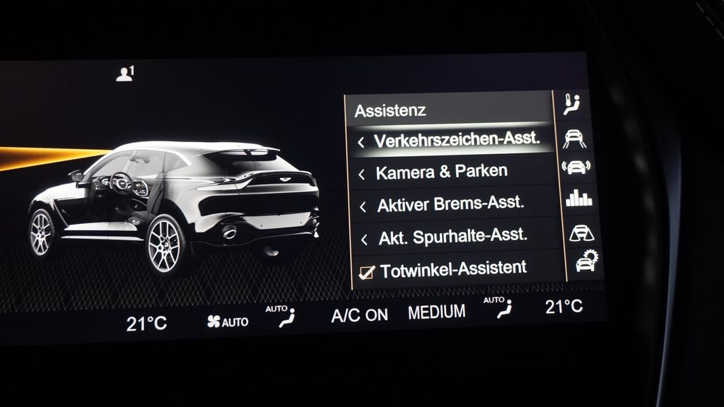 Aston Martin DBX 2023