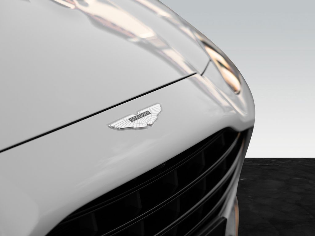Aston Martin DBX 2024
