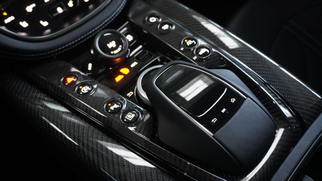 Aston Martin DBX 2023