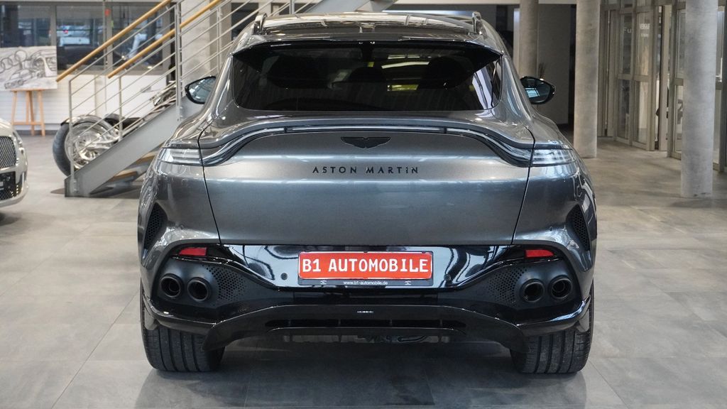 Aston Martin DBX 2023
