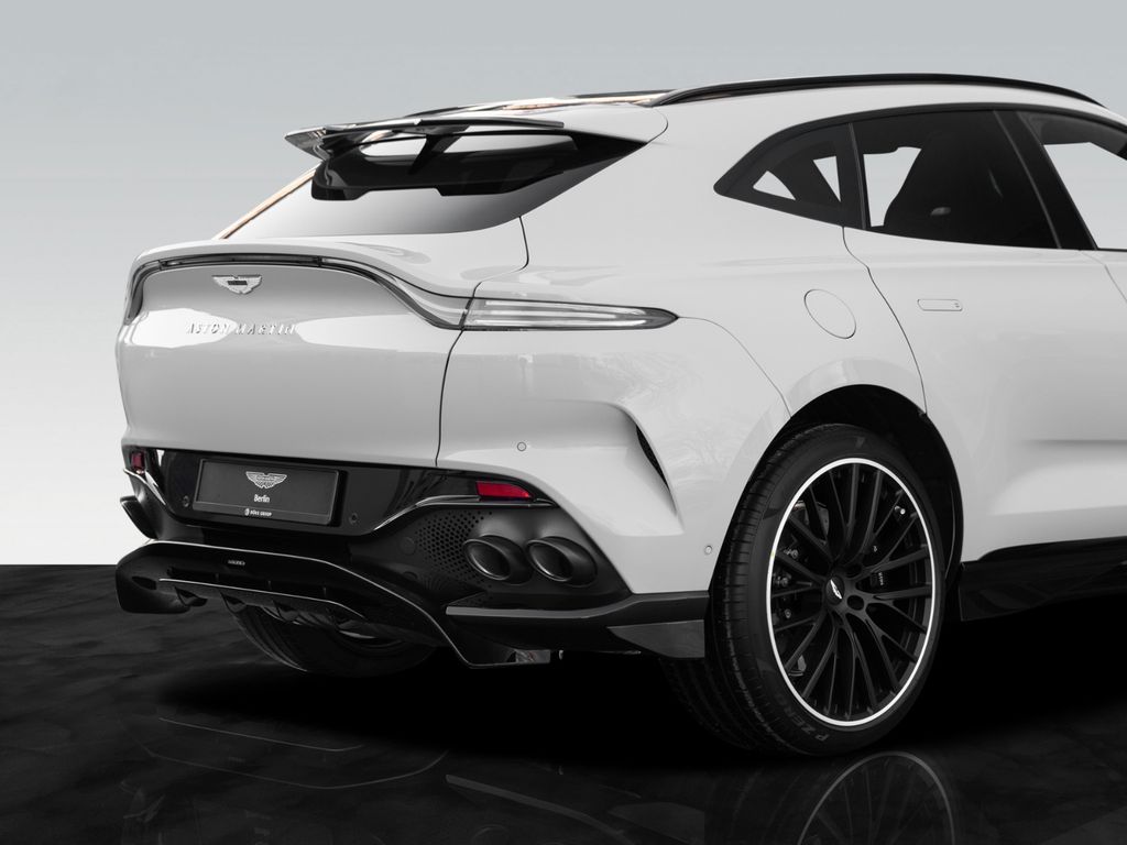 Aston Martin DBX 2024