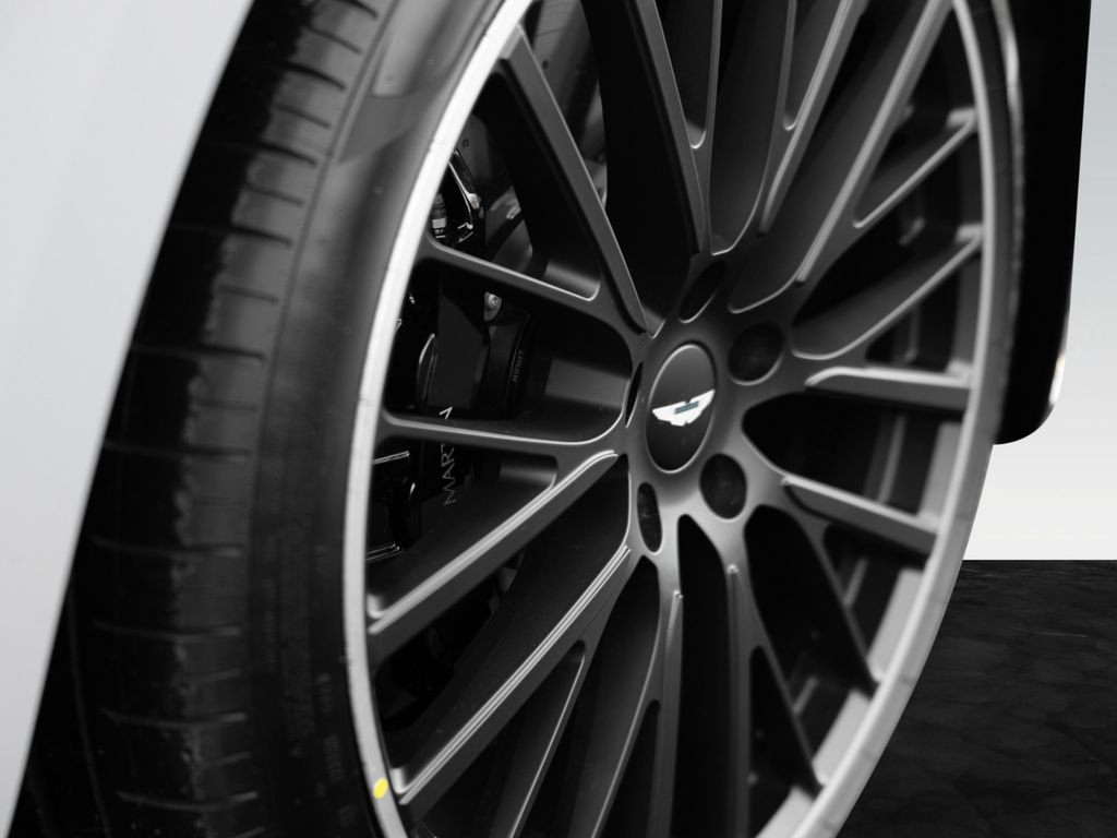 Aston Martin DBX 2024