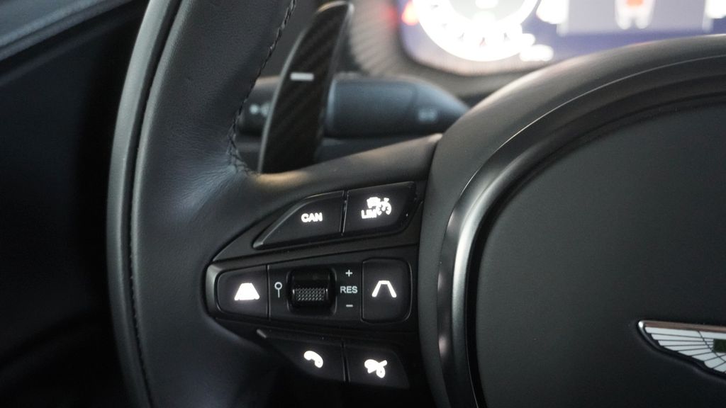 Aston Martin DBX 2023