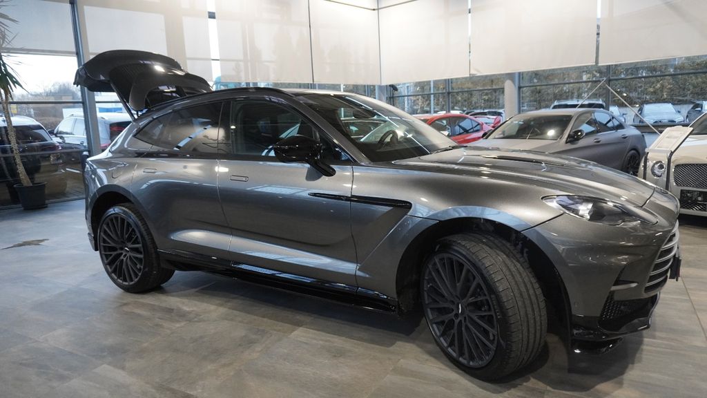 Aston Martin DBX 2023