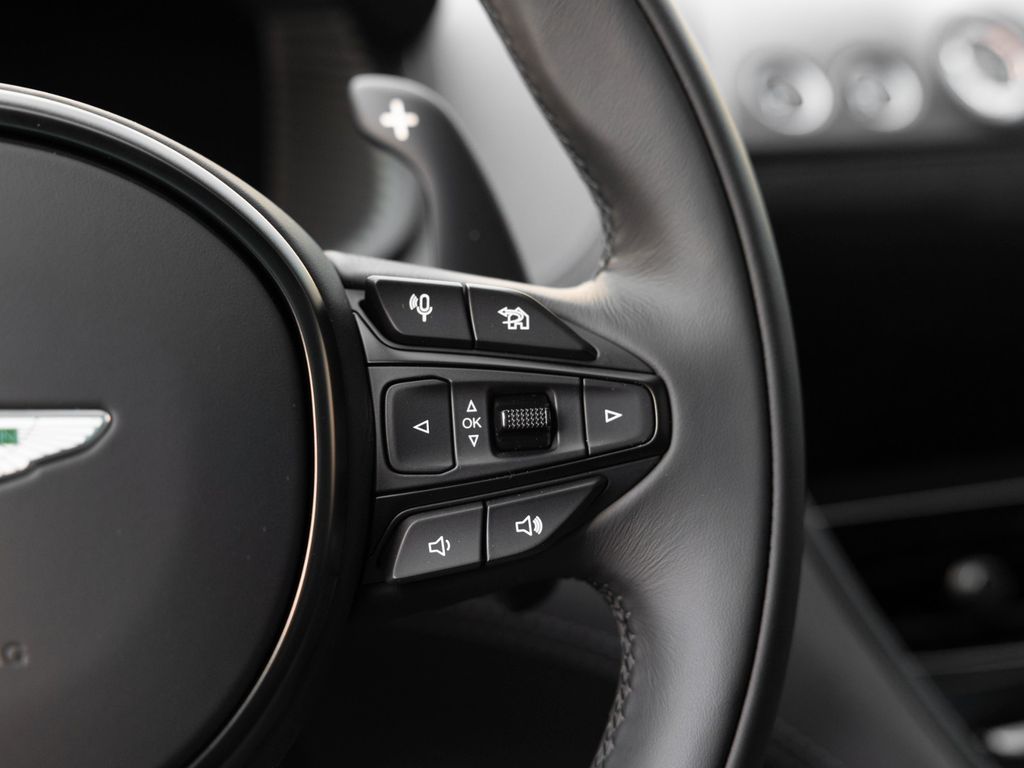 Aston Martin DBX 2024