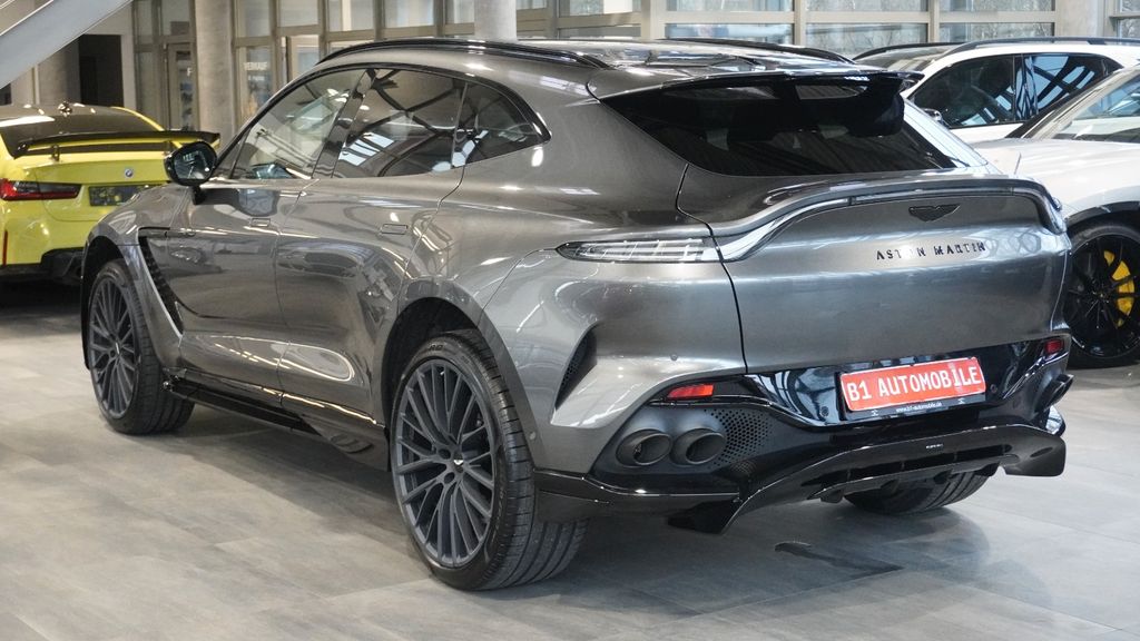 Aston Martin DBX 2023
