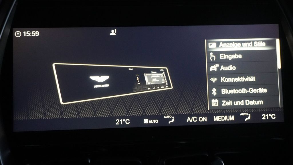 Aston Martin DBX 2023