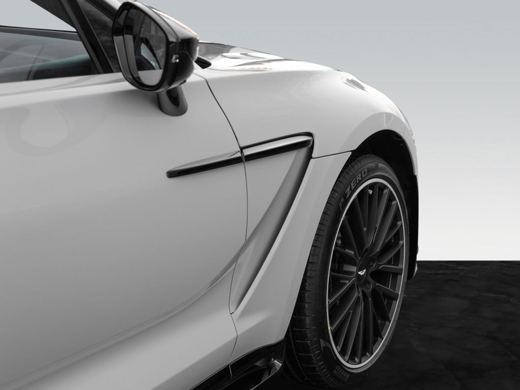 Aston Martin DBX 2024