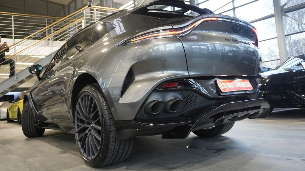 Aston Martin DBX 2023