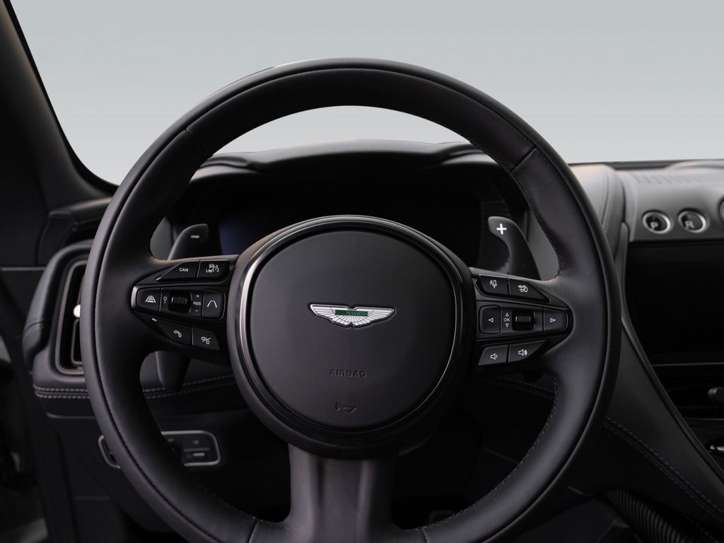 Aston Martin DBX 2024