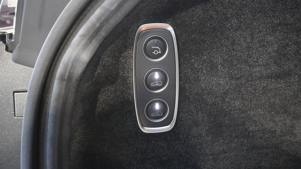 Aston Martin DBX 2023