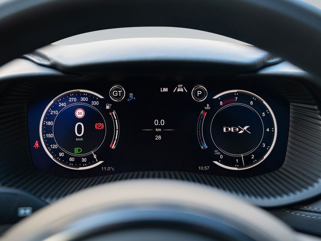 Aston Martin DBX 2024