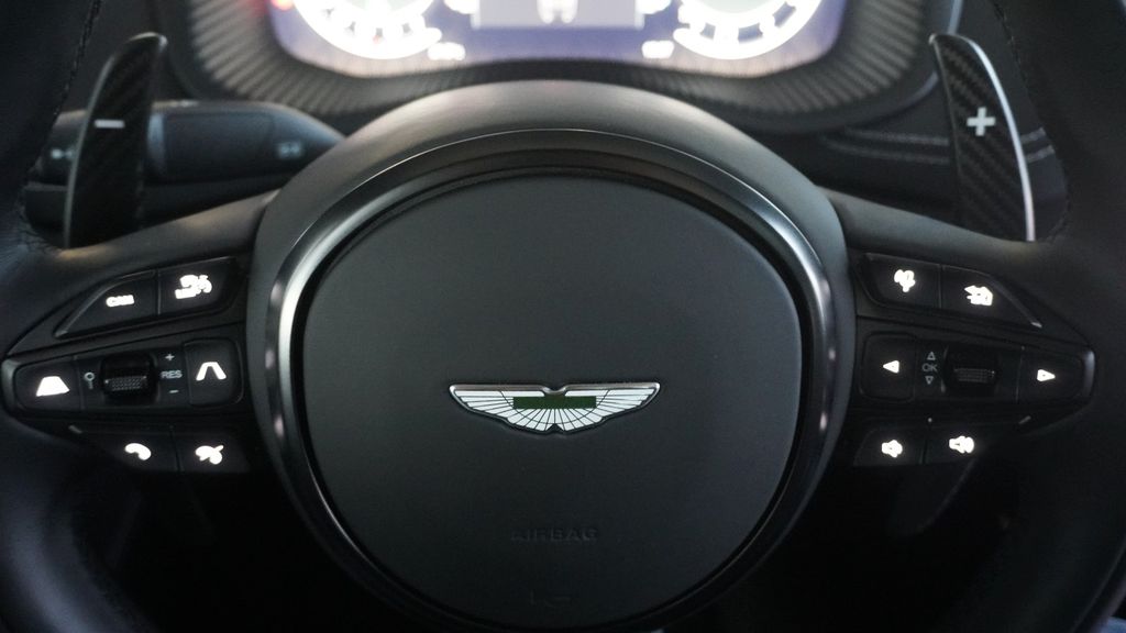 Aston Martin DBX 2023