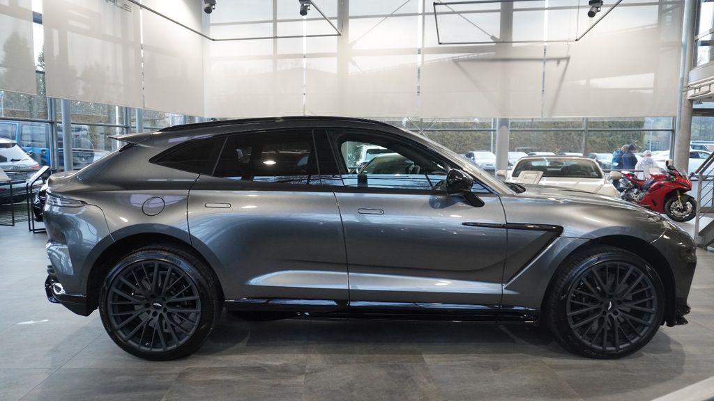 Aston Martin DBX 2023