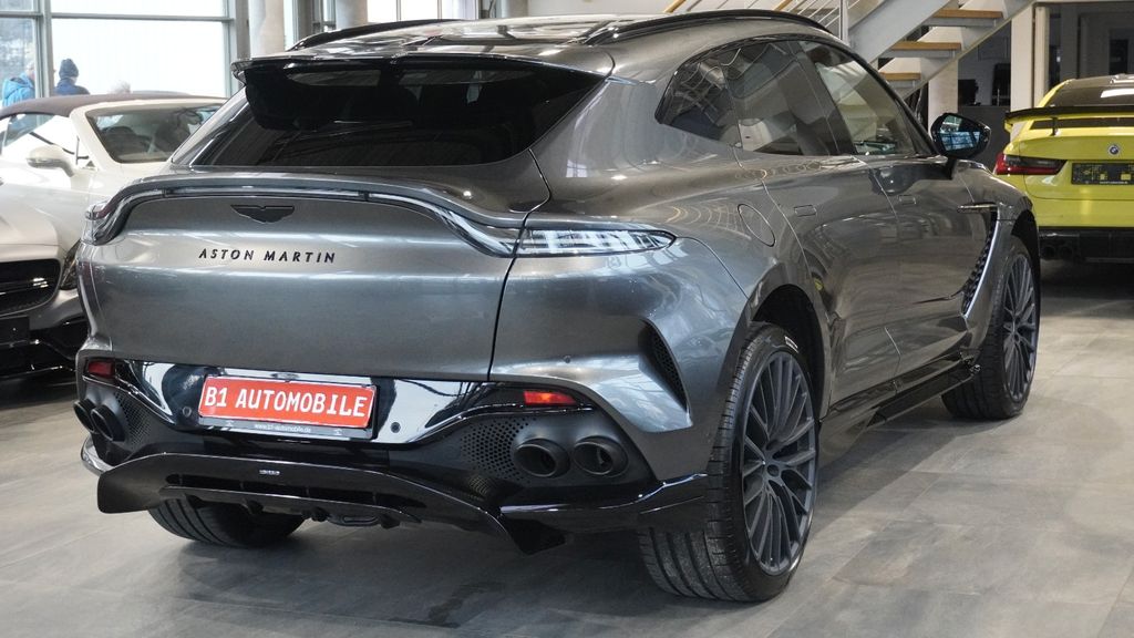 Aston Martin DBX 2023