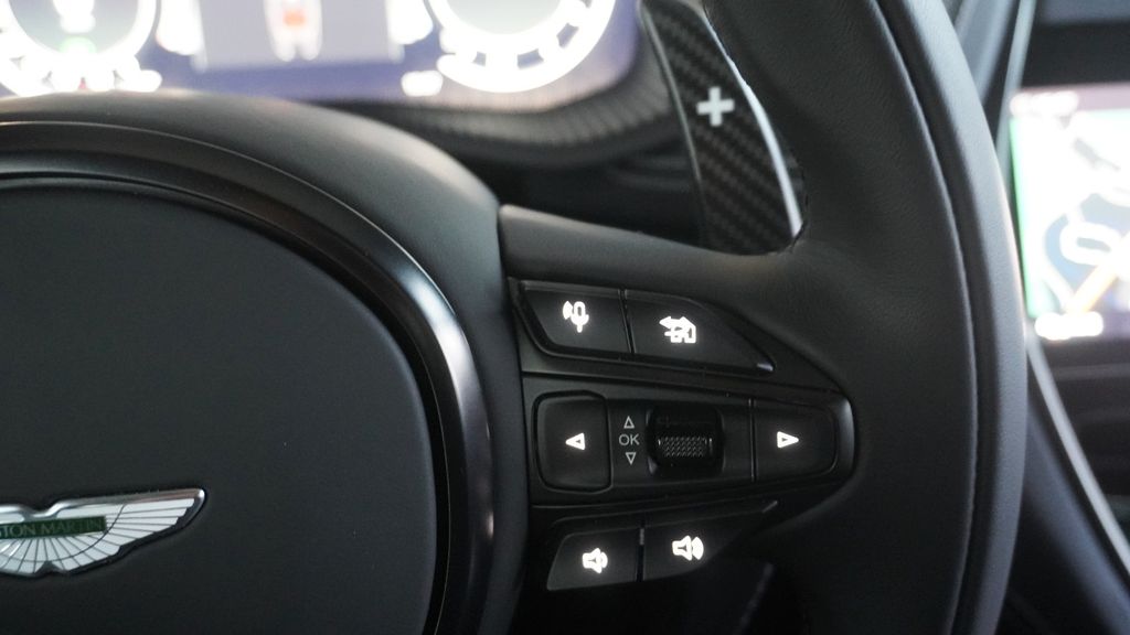 Aston Martin DBX 2023