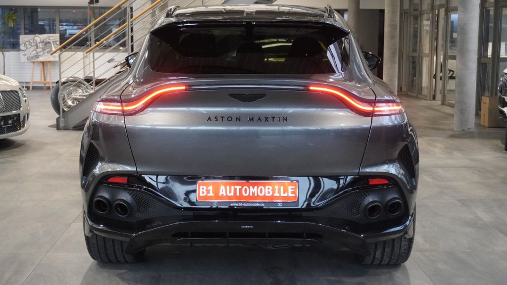 Aston Martin DBX 2023