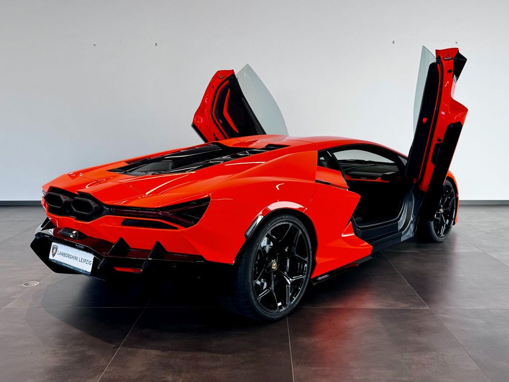 Lamborghini Revuelto 2024