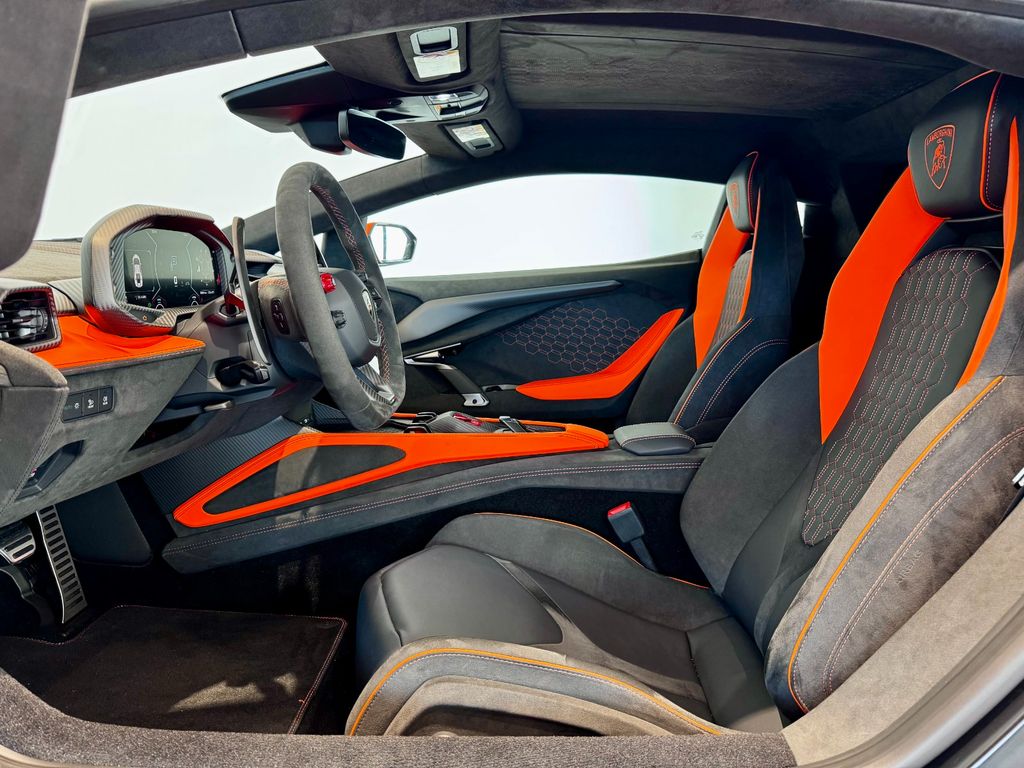 Lamborghini Revuelto 2024