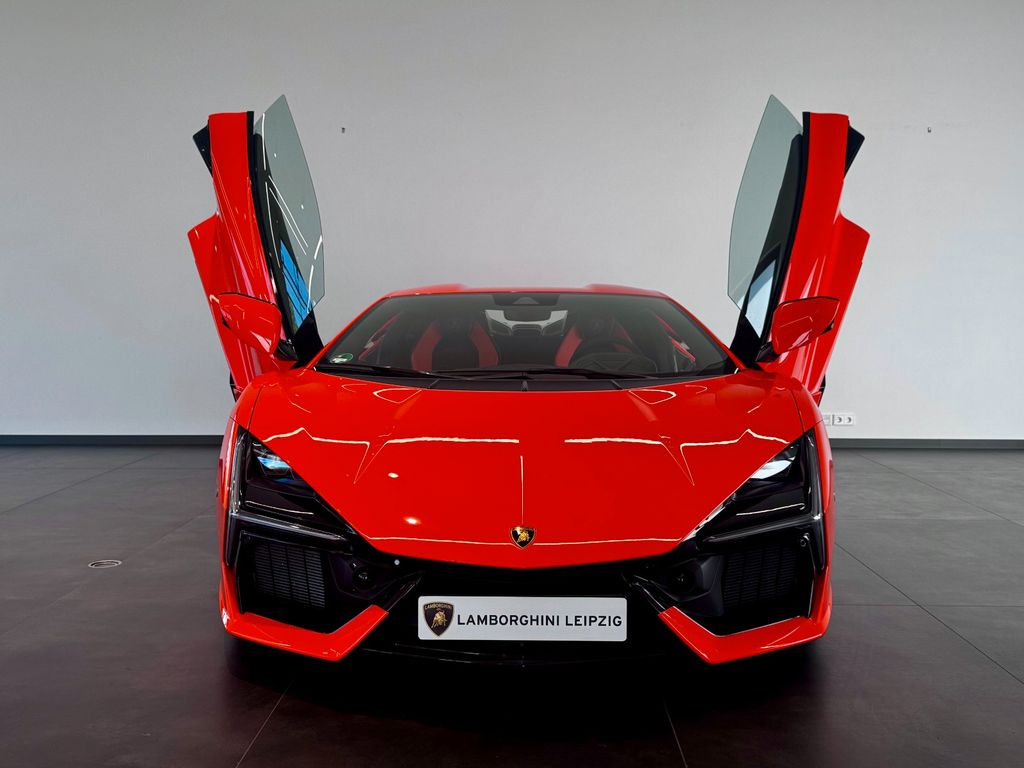 Lamborghini Revuelto 2024