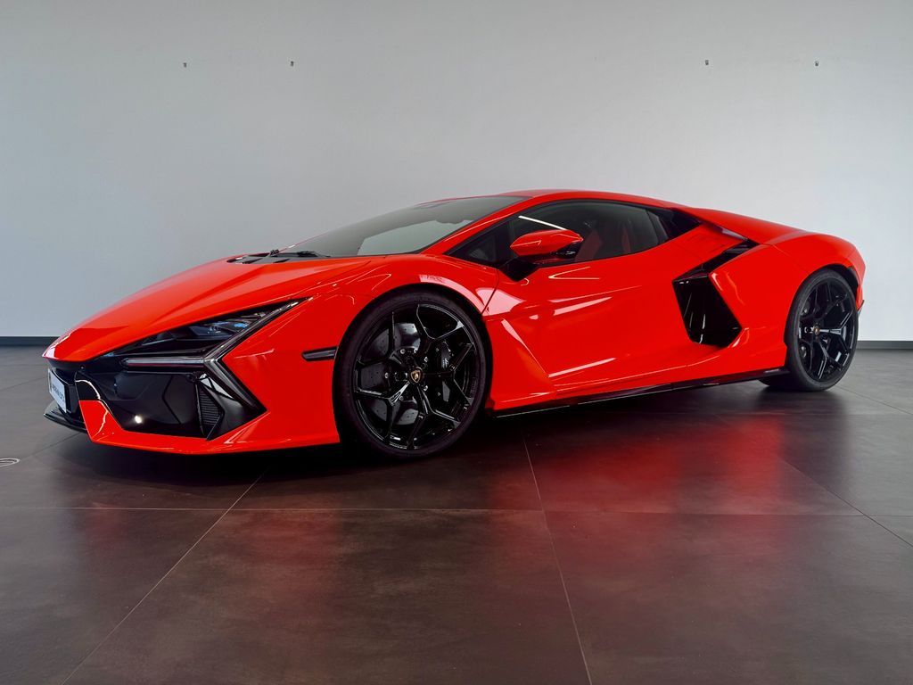 Lamborghini Revuelto 2024