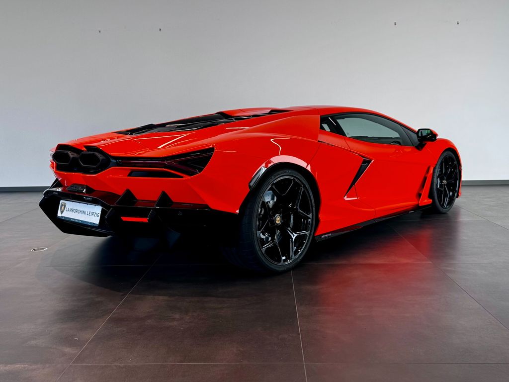 Lamborghini Revuelto 2024