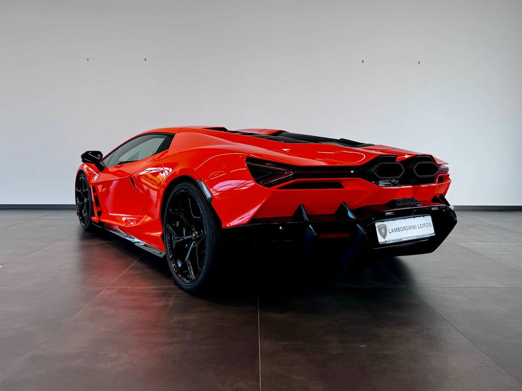 Lamborghini Revuelto 2024