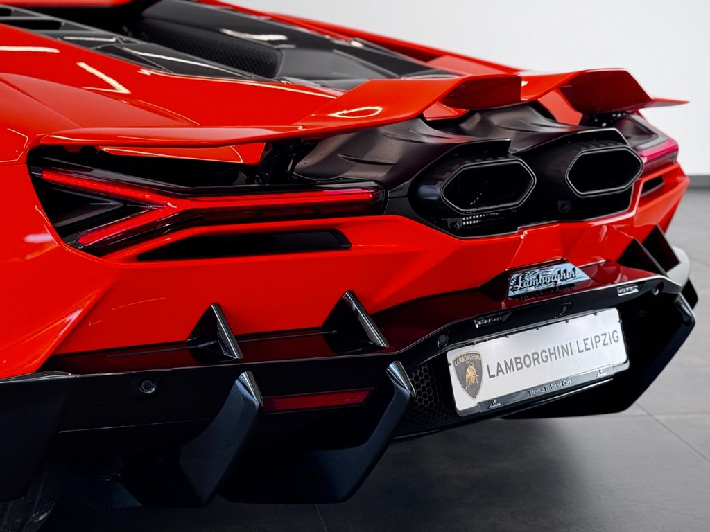 Lamborghini Revuelto 2024