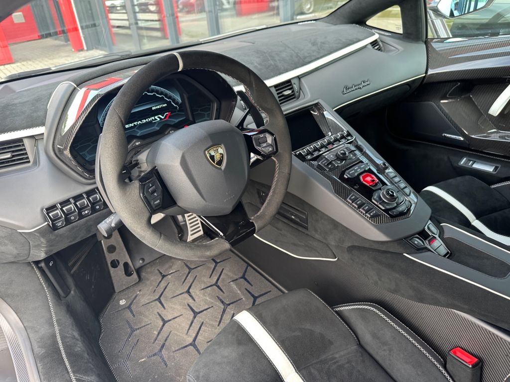 Lamborghini Aventador 2021