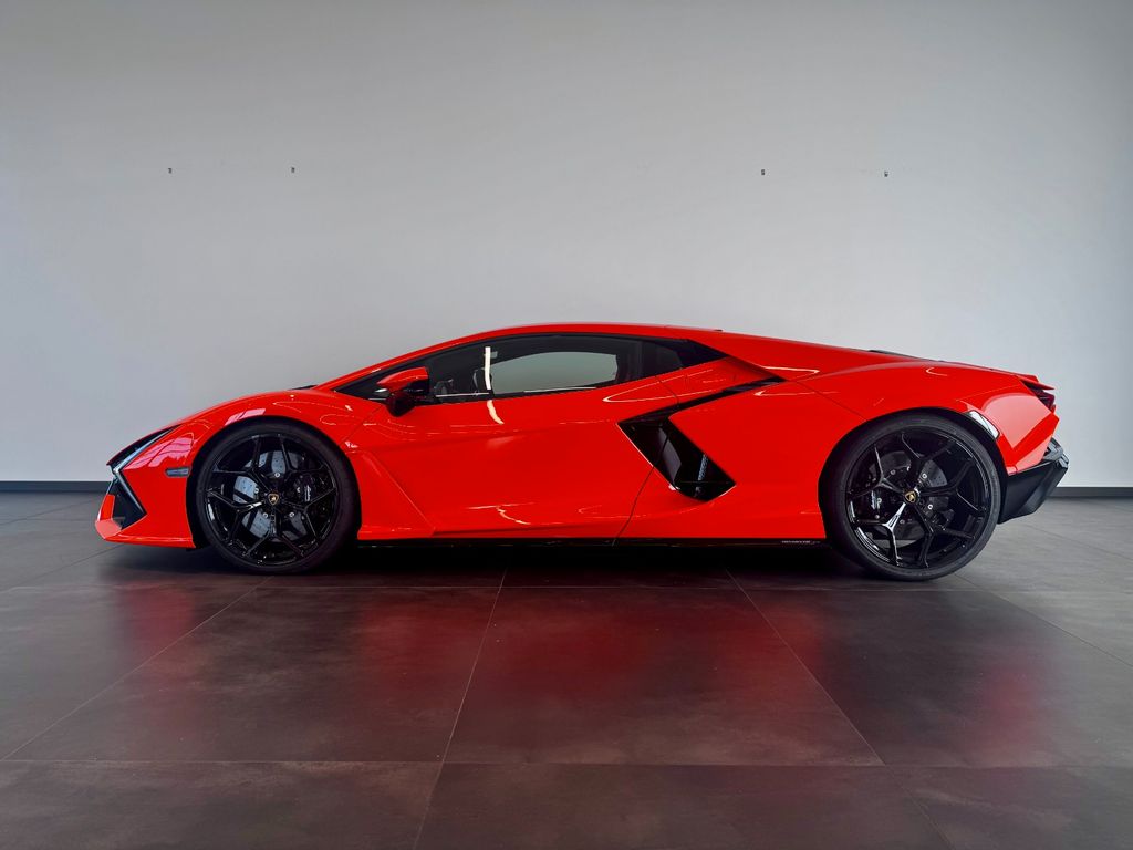 Lamborghini Revuelto 2024