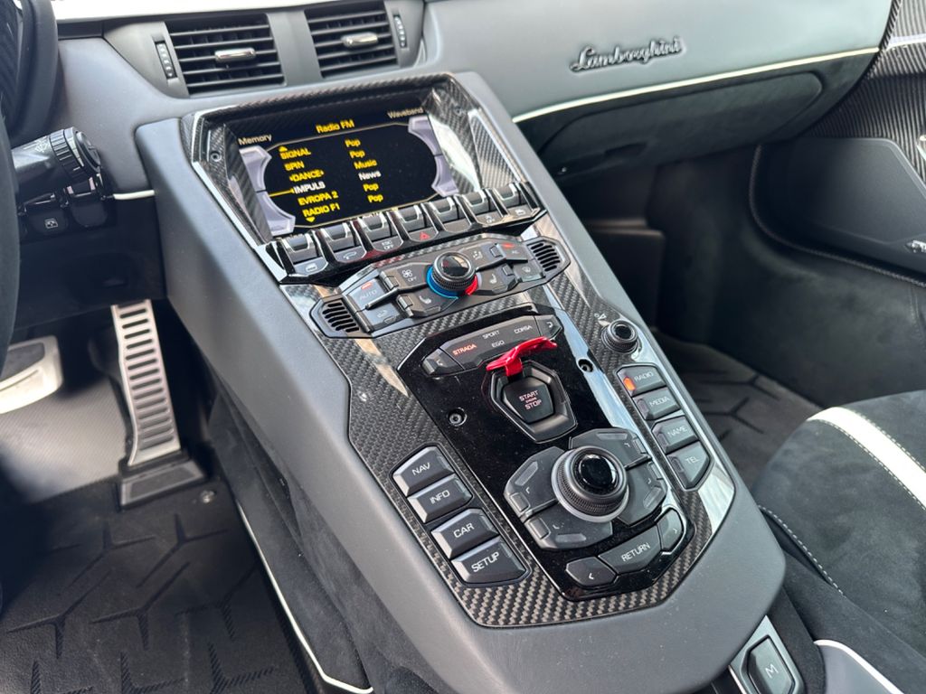 Lamborghini Aventador 2021