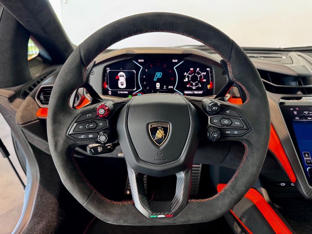 Lamborghini Revuelto 2024