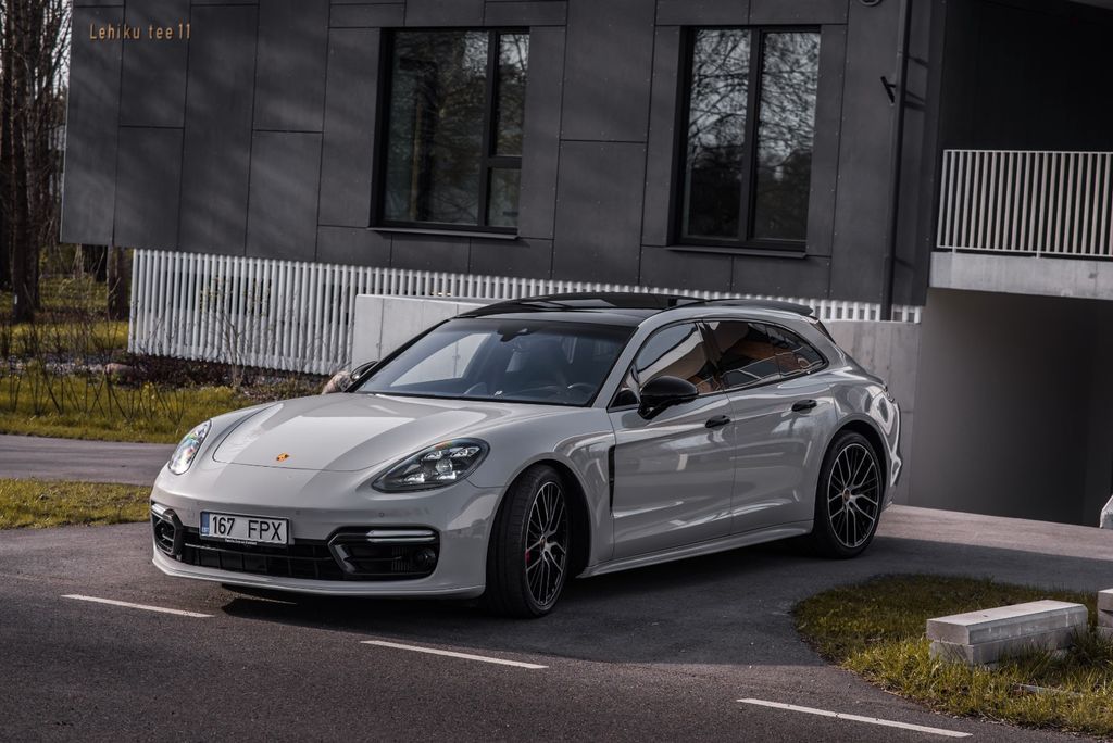 Porsche Panamera 2021
