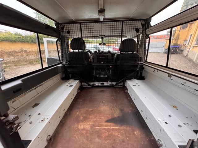 Land Rover Defender 2014