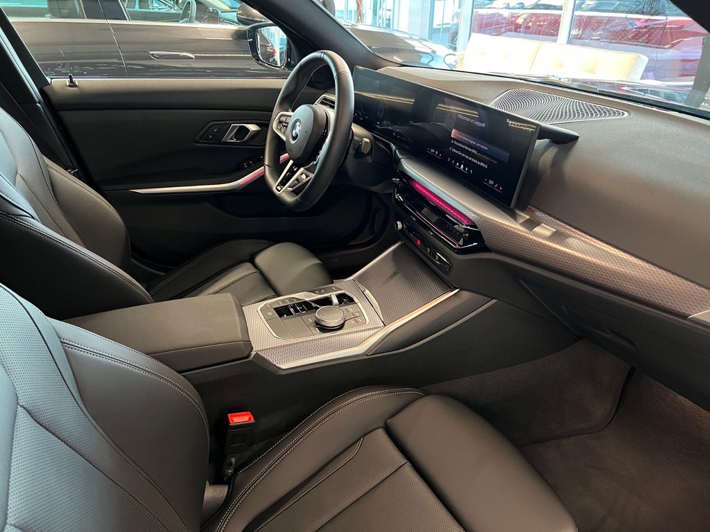 BMW 318 2024