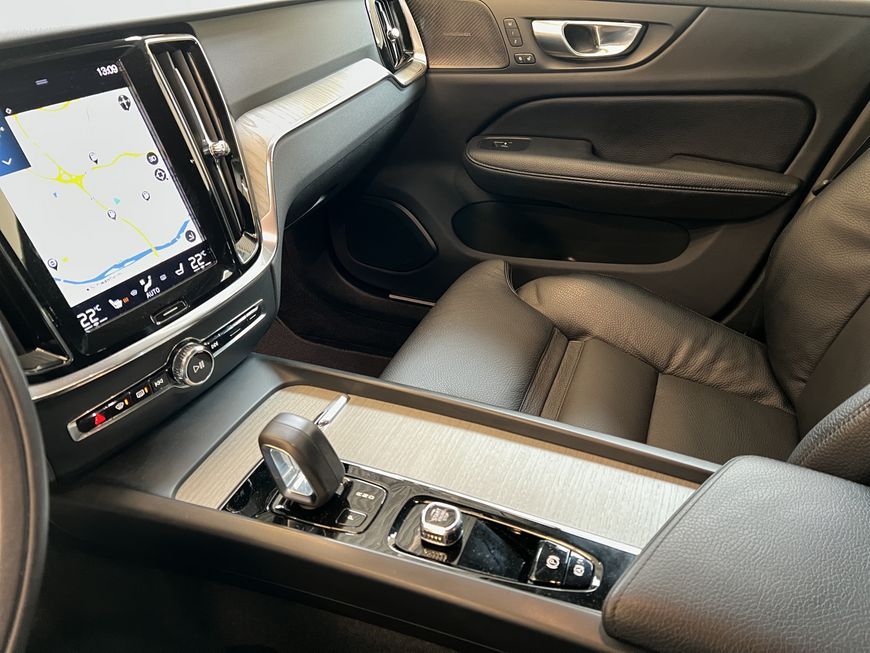 Volvo V60 Cross Country 2021