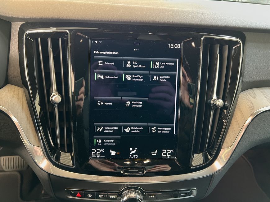 Volvo V60 Cross Country 2021