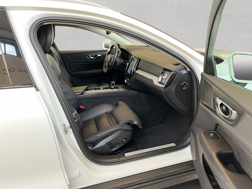 Volvo V60 Cross Country 2021