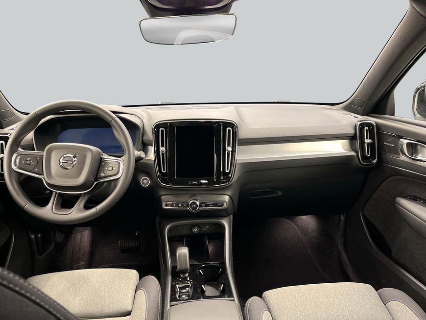 Volvo XC40 2025