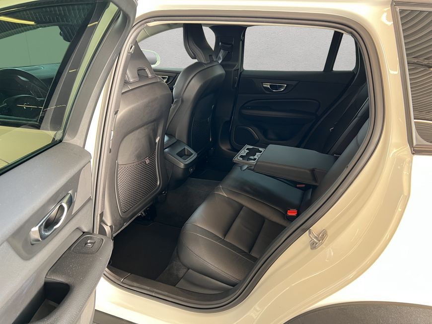Volvo V60 Cross Country 2021