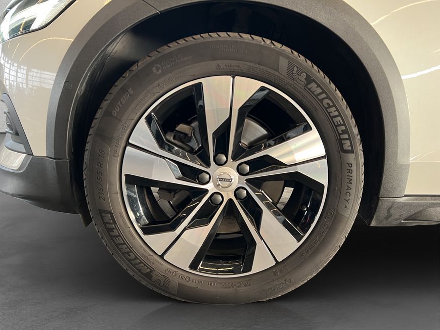 Volvo V60 Cross Country 2021