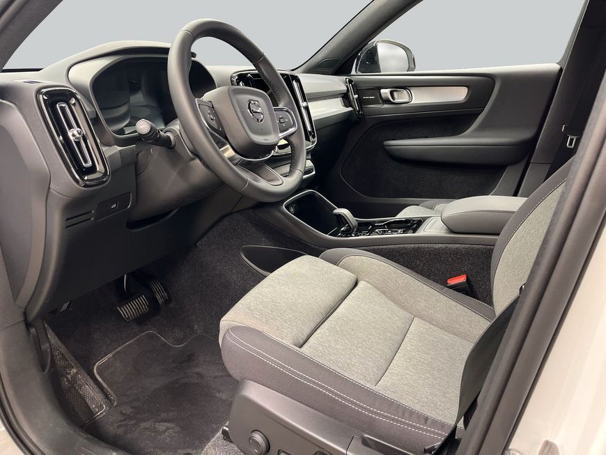 Volvo XC40 2025