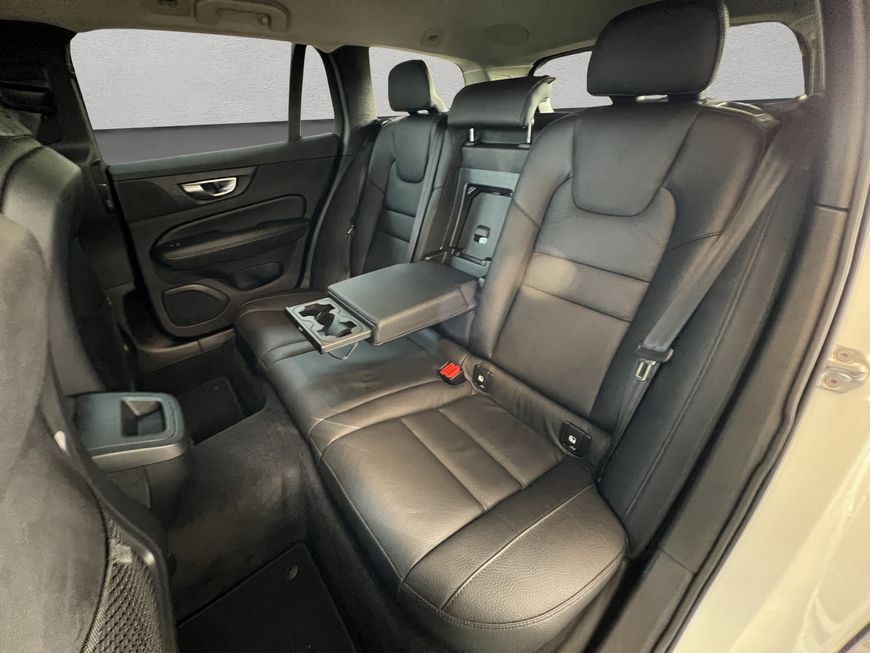 Volvo V60 Cross Country 2021