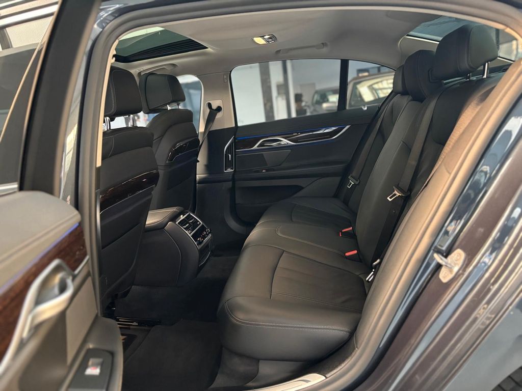 BMW 745 2020