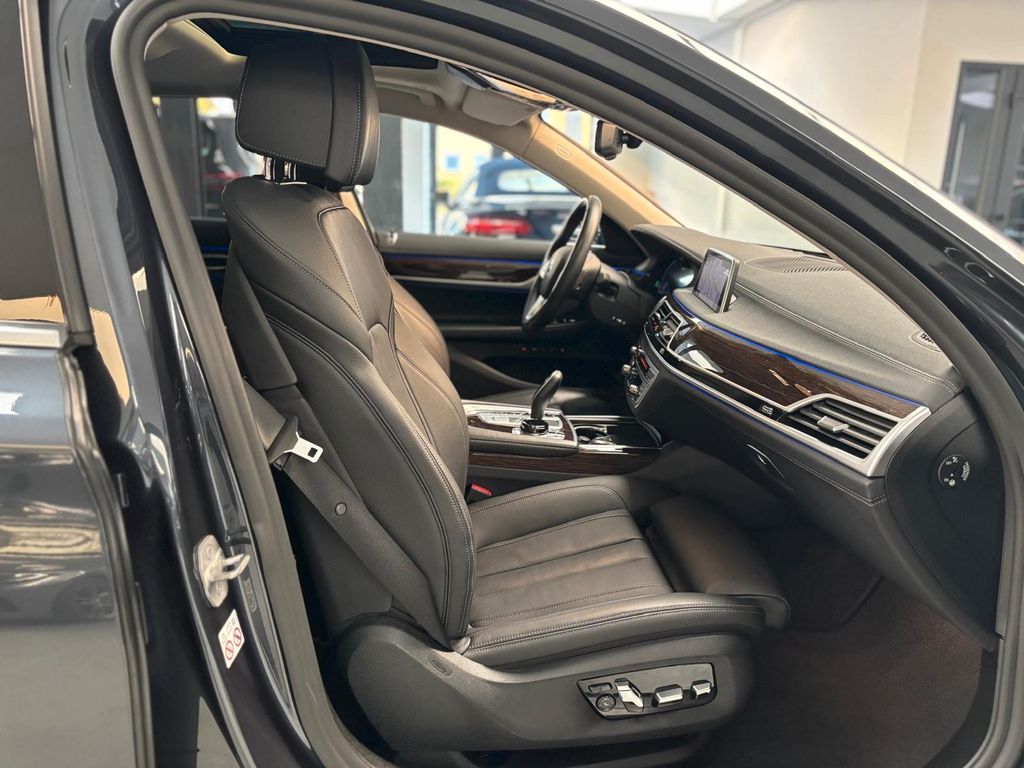 BMW 745 2020