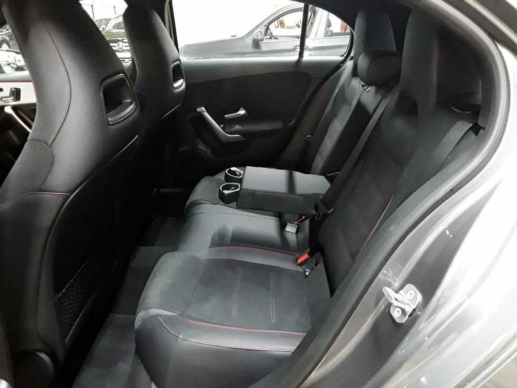 Mercedes-Benz A 200 2024