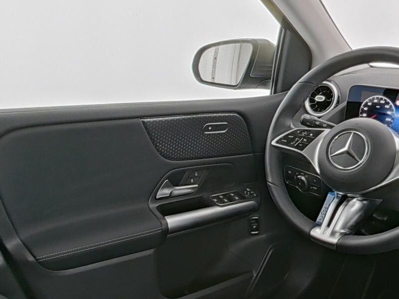 Mercedes-Benz B 200 2024