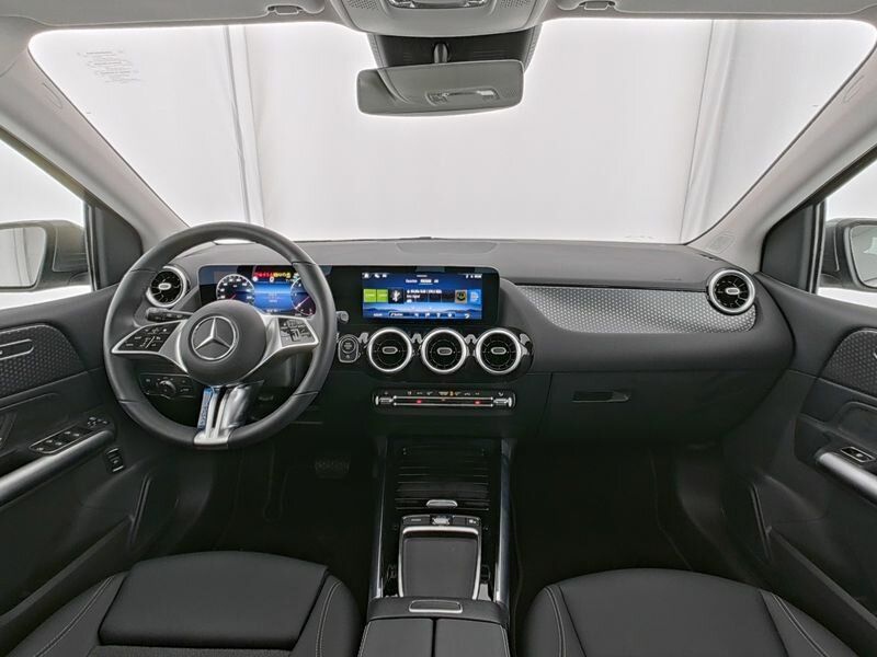 Mercedes-Benz B 200 2024