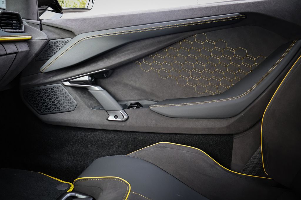 Lamborghini Revuelto 2026