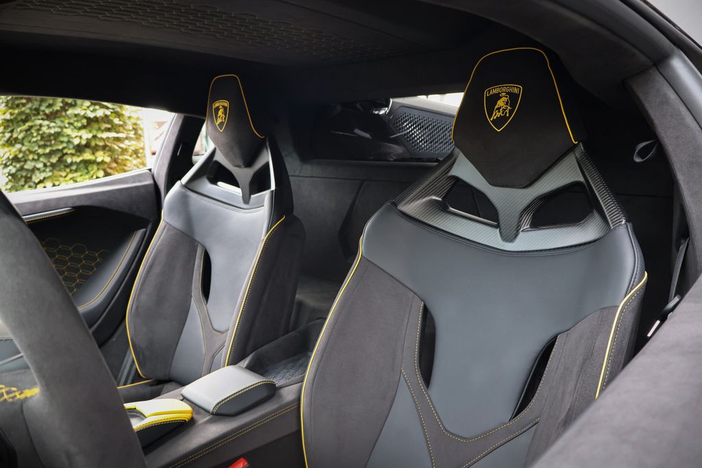 Lamborghini Revuelto 2026